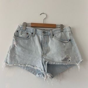 Levi denim shorts size 31
